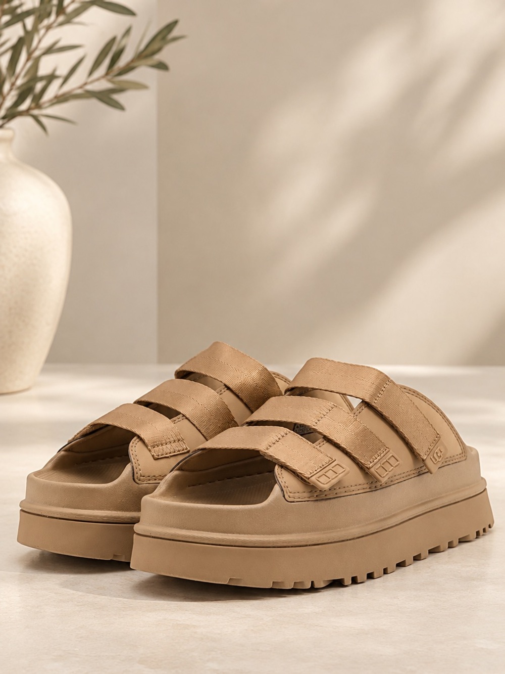 UGG GoldenGlow Slides in Chestnut